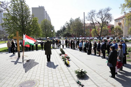 Méltó megemlékezés és főhajtás a katyńi áldozatok tiszteletére a Jávor Ottó téren